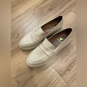 Bobbies Amalia Loafer in Beige